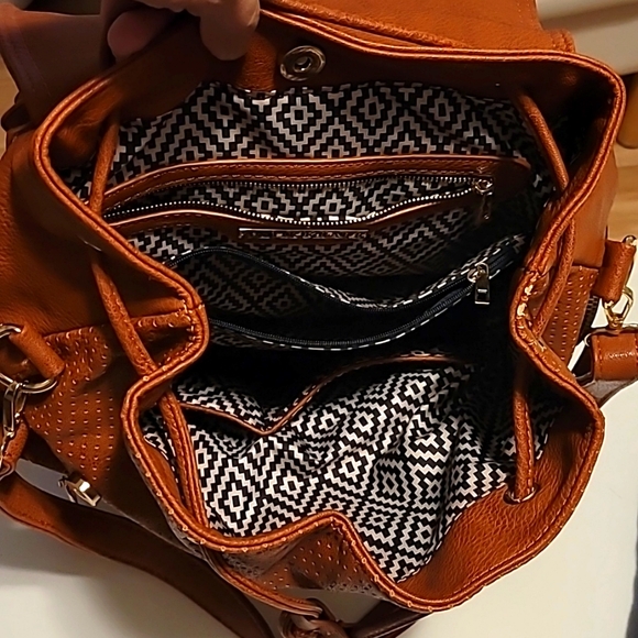 Lovely convertible backpack in brown-chestnut color vegan leather - Picture 3 of 14